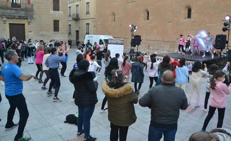 Foto 2 - Buena animaci&oacute;n en la masterclass precarnavalera de zumba