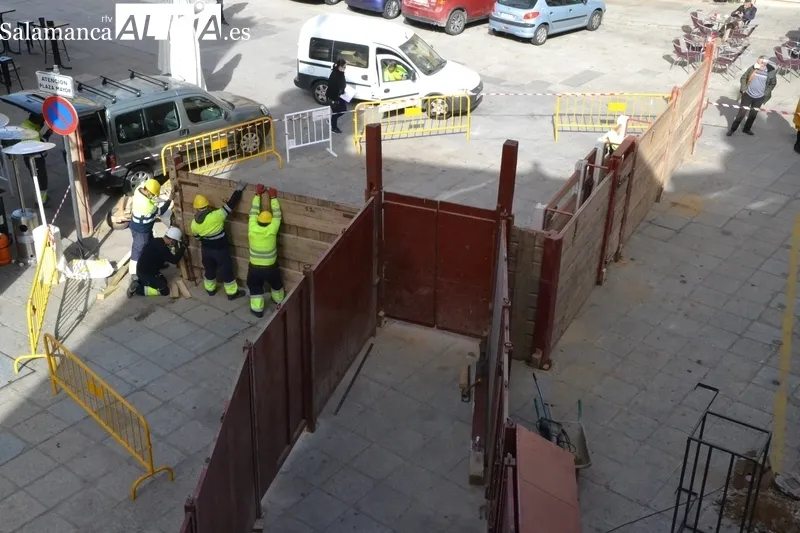 Foto 6 - Comienza en la Plaza Mayor el montaje del &lsquo;rect&aacute;ngulo m&aacute;gico&rsquo;