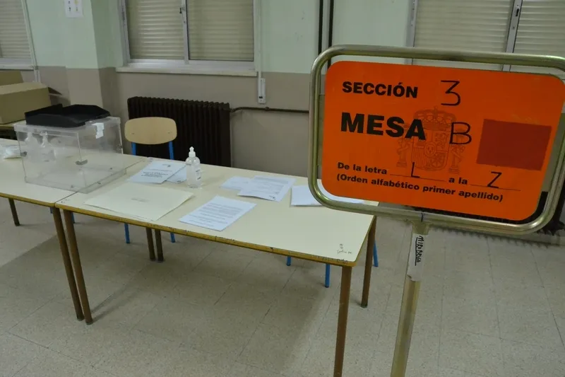 Foto 10 - Preparadas las mesas para una jornada electoral ligeramente diferente por la pandemia
