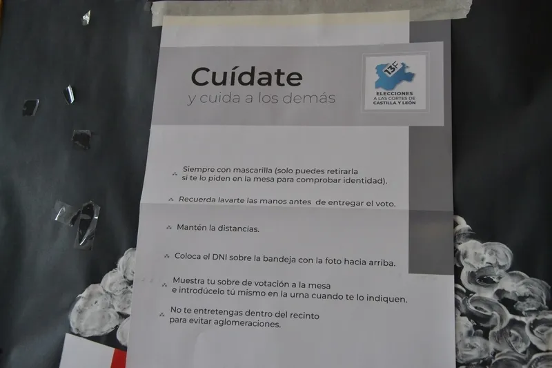 Foto 4 - Preparadas las mesas para una jornada electoral ligeramente diferente por la pandemia