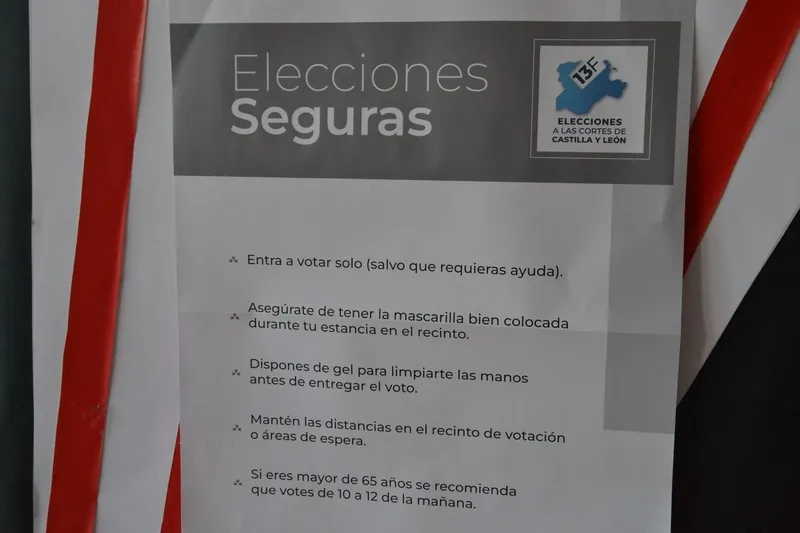 Foto 3 - Preparadas las mesas para una jornada electoral ligeramente diferente por la pandemia