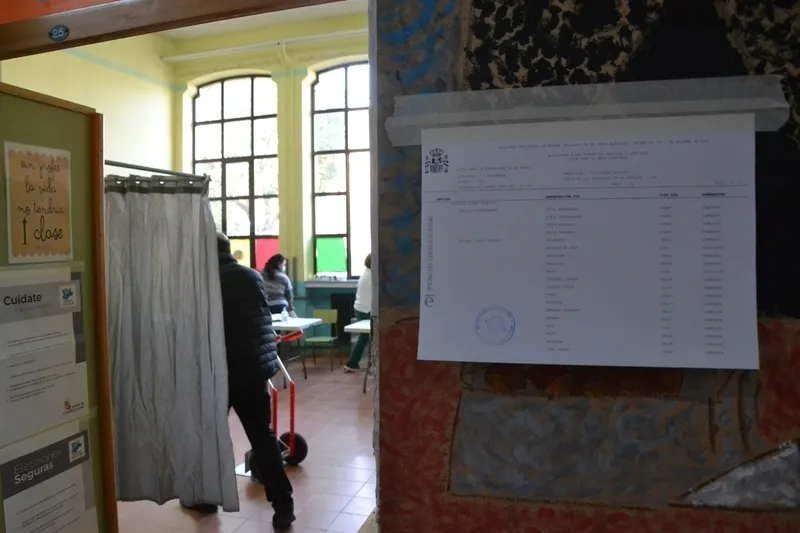 Foto 2 - Preparadas las mesas para una jornada electoral ligeramente diferente por la pandemia