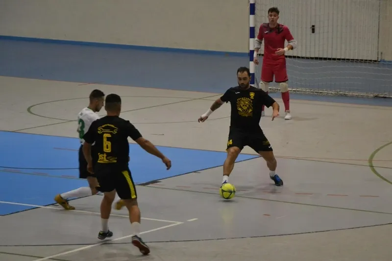 Foto 11 - Aldead&aacute;vila remonta al Mir&oacute;briga Futsal y le arrebata el liderato de la Liga Futormes