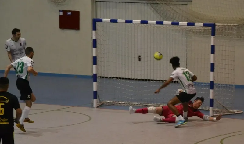 Foto 8 - Aldead&aacute;vila remonta al Mir&oacute;briga Futsal y le arrebata el liderato de la Liga Futormes