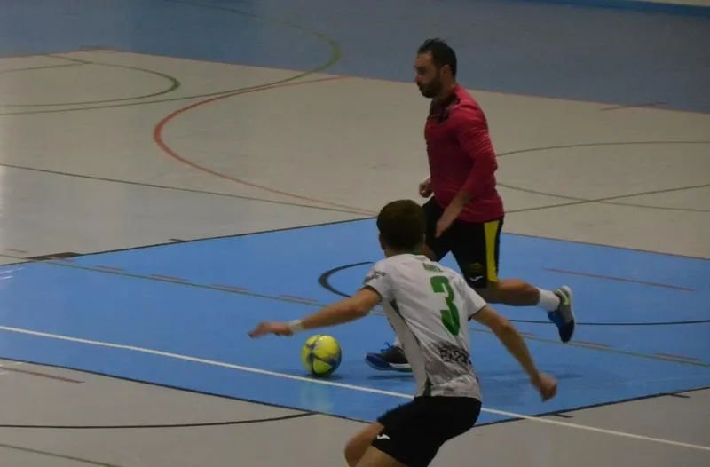 Foto 4 - Aldead&aacute;vila remonta al Mir&oacute;briga Futsal y le arrebata el liderato de la Liga Futormes