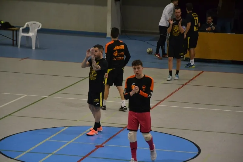 Foto 2 - Aldead&aacute;vila remonta al Mir&oacute;briga Futsal y le arrebata el liderato de la Liga Futormes