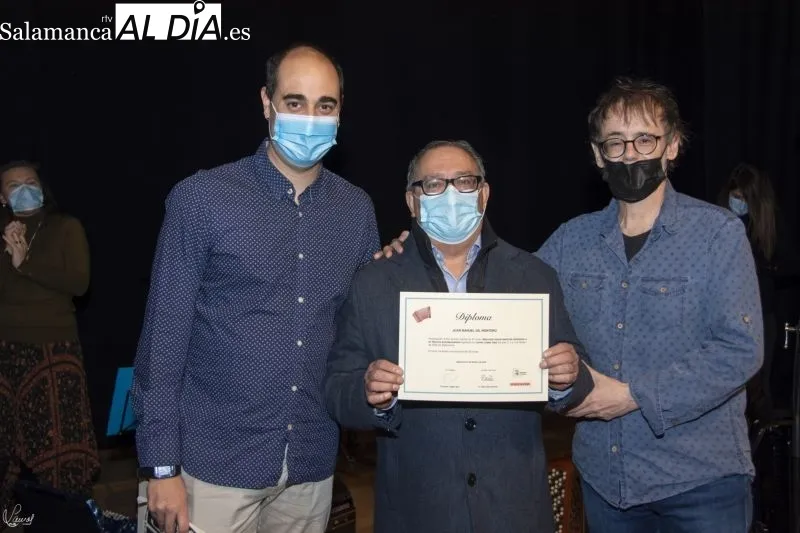 Foto 6 - Los alumnos del curso de acorde&oacute;n reciben sus diplomas