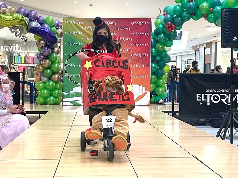 Desfile concurso de Carnaval en el Centro Comercial El Tormes