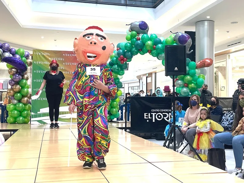 Desfile concurso de Carnaval en el Centro Comercial El Tormes