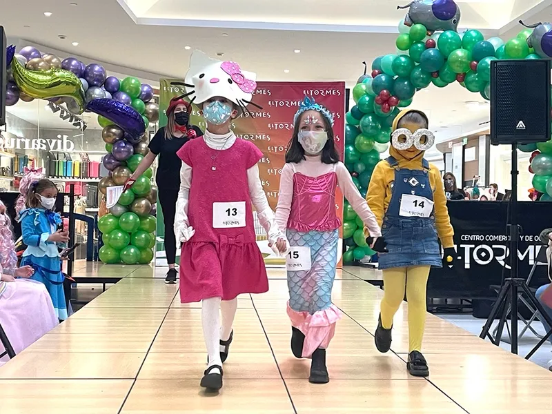 Desfile concurso de Carnaval en el Centro Comercial El Tormes