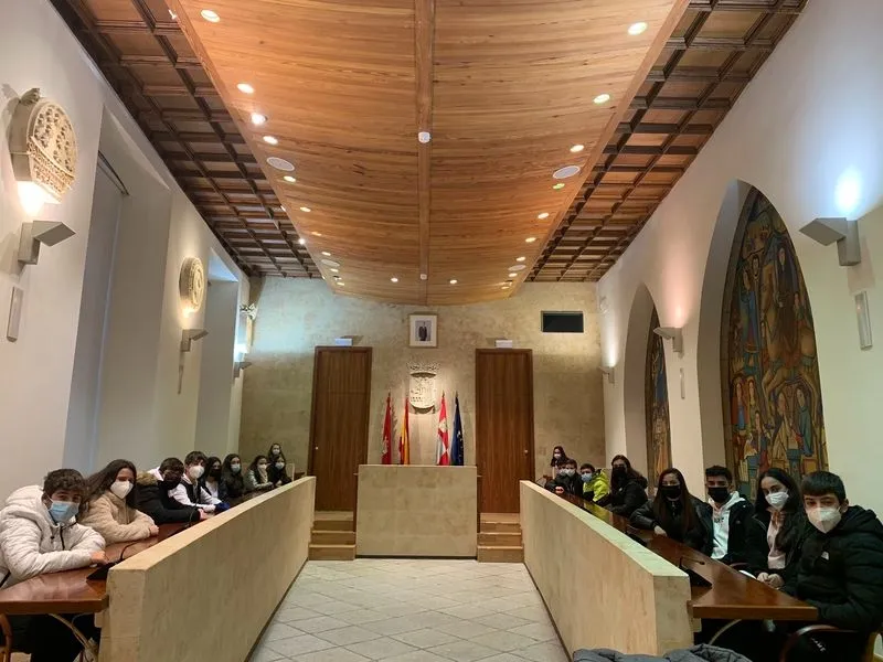 Foto 2 - Visita al Ayuntamiento de estudiantes del Colegio Sagrada Familia - Siervas
