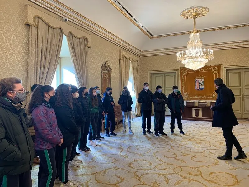 Foto 3 - Visita al Ayuntamiento de estudiantes del Colegio Sagrada Familia - Siervas