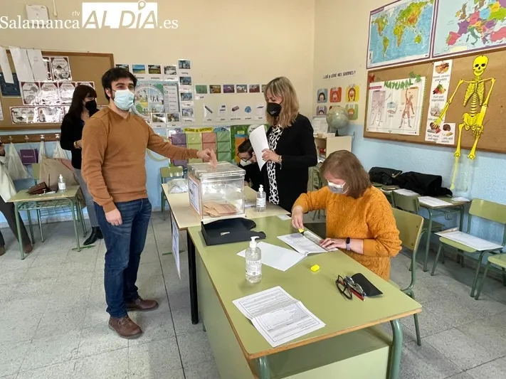Todos los candidatos y representantes de los partidos en la ciudad han votado a primeras horas con normalidad