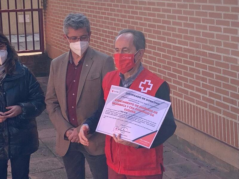 Visita del presidente provincial de Cruz Roja Salamanca a Doñinos 