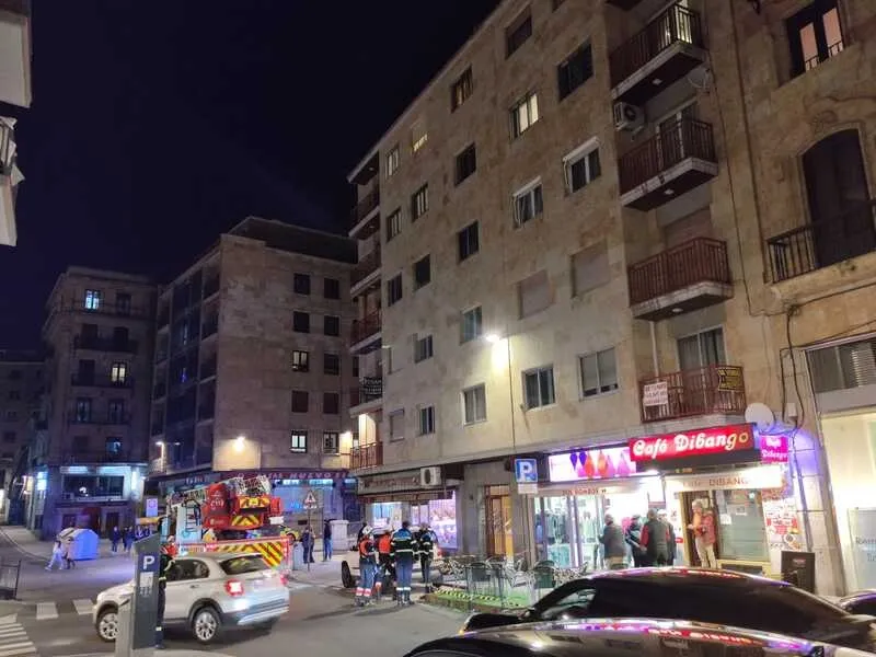 Intervención de los Bomberos en la calle Correhuela