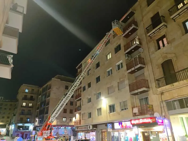 Intervención de los Bomberos en la calle Correhuela
