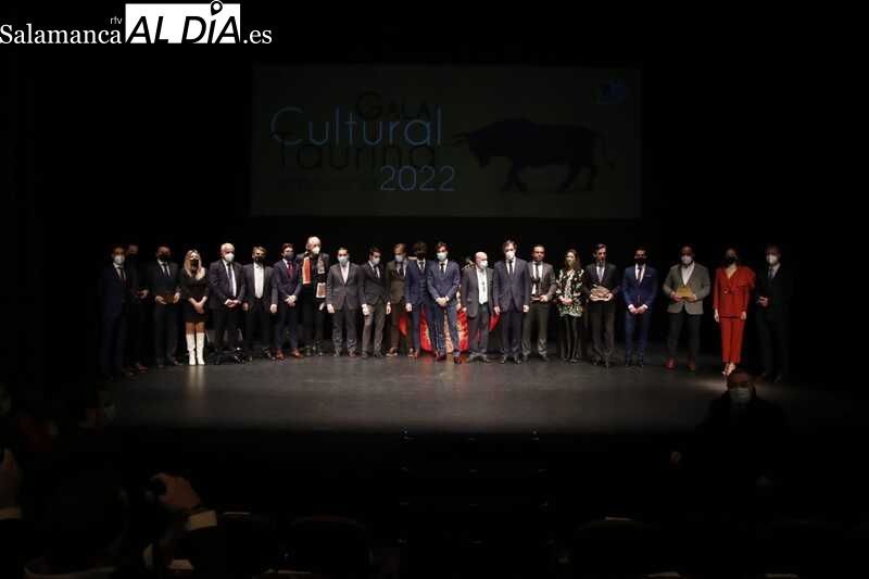 Foto 1 - Velada taurina en el Teatro Liceo con la entrega de trofeos de la Feria 2021 