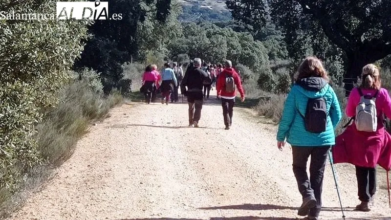 Los senderistas recorrieron una ruta por el río Yeltes y su entorno