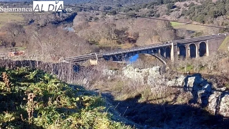 Los senderistas recorrieron una ruta por el río Yeltes y su entorno
