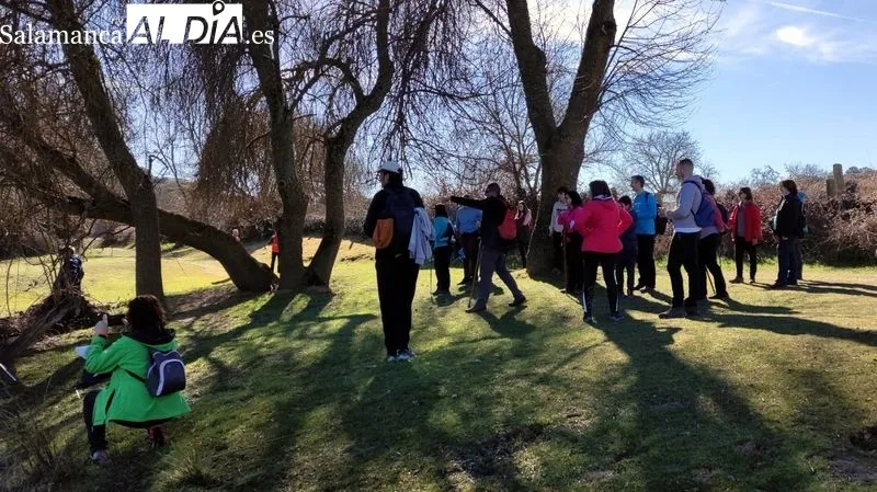 Los senderistas recorrieron una ruta por el río Yeltes y su entorno