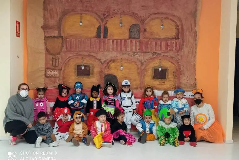 Foto 9 - Los alumnos de la Escuela Infantil se disfrazan para celebrar la llegada del Carnaval