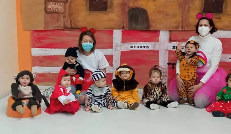Foto 10 - Los alumnos de la Escuela Infantil se disfrazan para celebrar la llegada del Carnaval