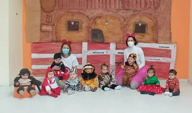 Foto 7 - Los alumnos de la Escuela Infantil se disfrazan para celebrar la llegada del Carnaval