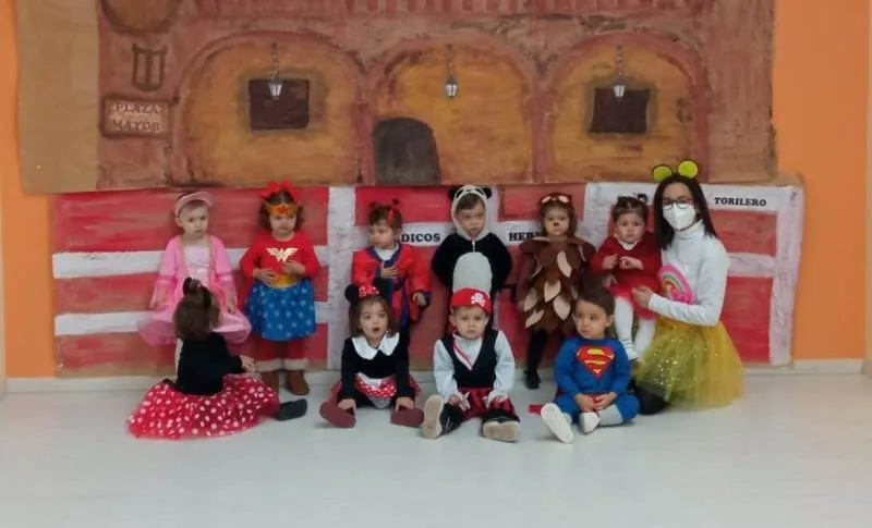 Foto 6 - Los alumnos de la Escuela Infantil se disfrazan para celebrar la llegada del Carnaval
