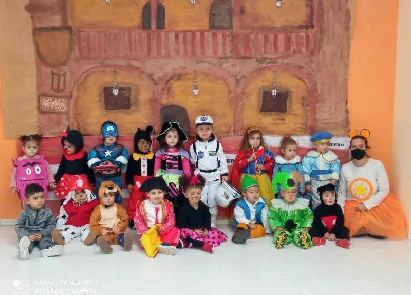 Foto 4 - Los alumnos de la Escuela Infantil se disfrazan para celebrar la llegada del Carnaval