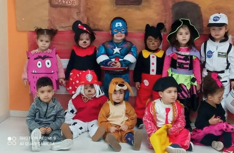 Foto 3 - Los alumnos de la Escuela Infantil se disfrazan para celebrar la llegada del Carnaval