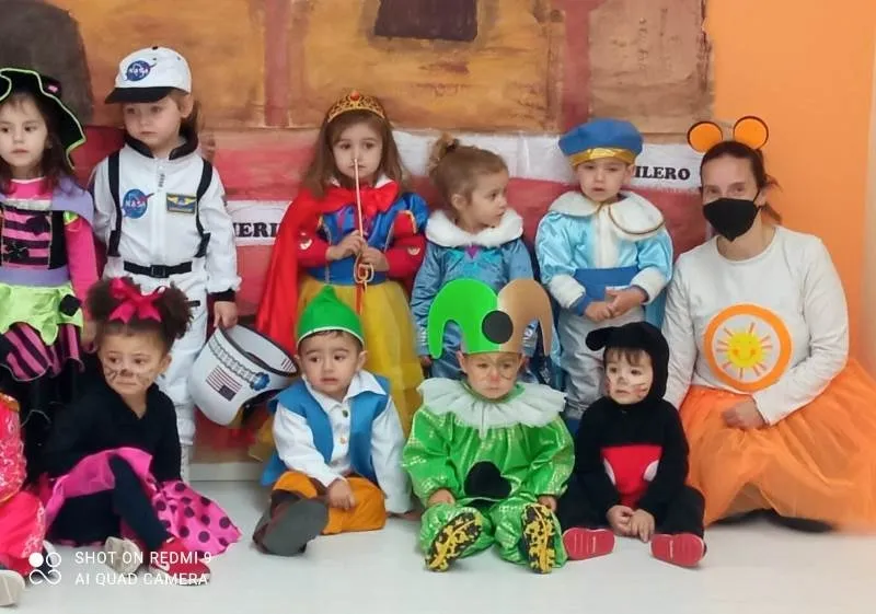 Foto 2 - Los alumnos de la Escuela Infantil se disfrazan para celebrar la llegada del Carnaval