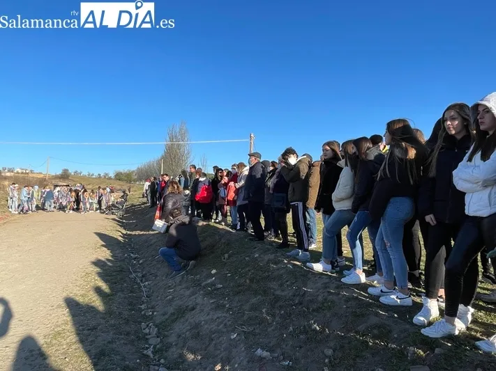 Decenas de jóvenes protagonizan la fiesta de los Quintos en Villoria