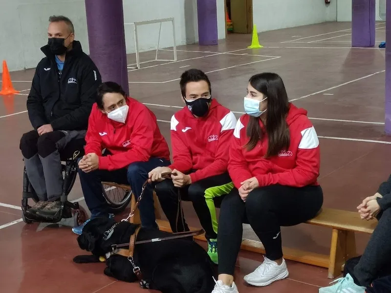 La Fundación Aviva Salamanca visita el colegio Antonio Machado, dentro del programa 'Deporte para todos'