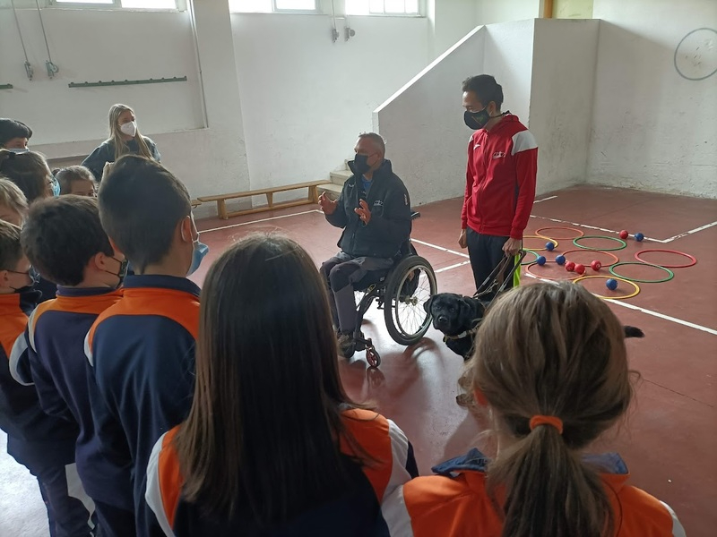 La Fundación Aviva Salamanca visita el colegio Antonio Machado, dentro del programa 'Deporte para todos'