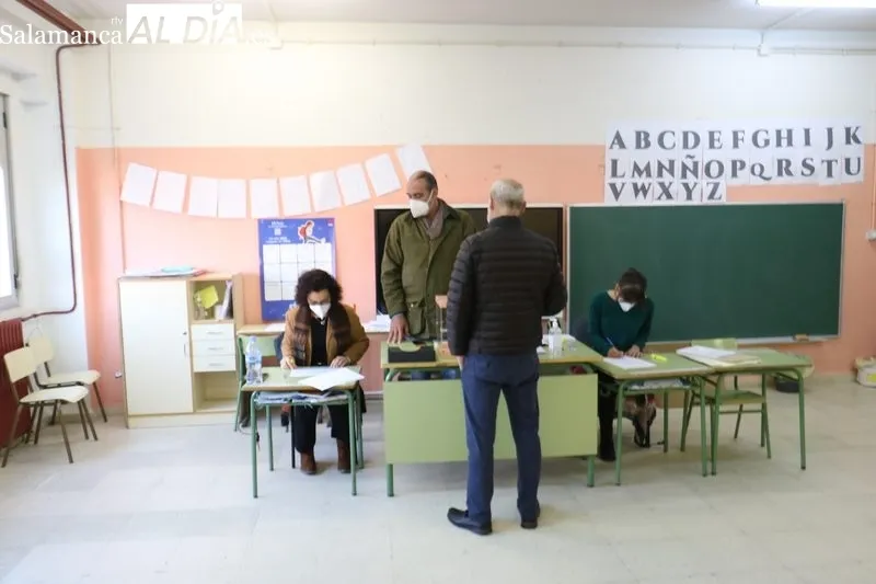 Jornada electoral en el colegio de Vitigudino / CORRAL