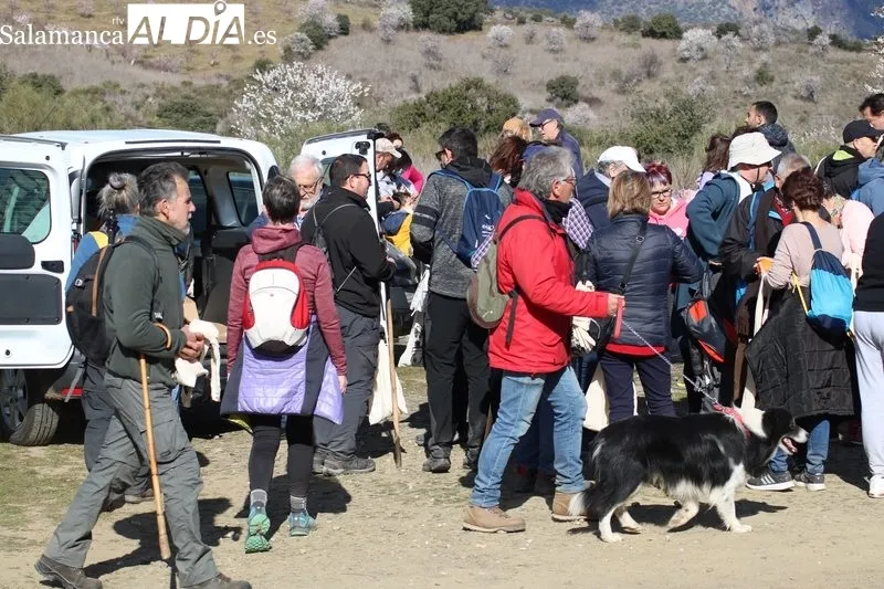 Marcha de senderismo 'Almendros en Flor' en La Fregeneda / CORRAL