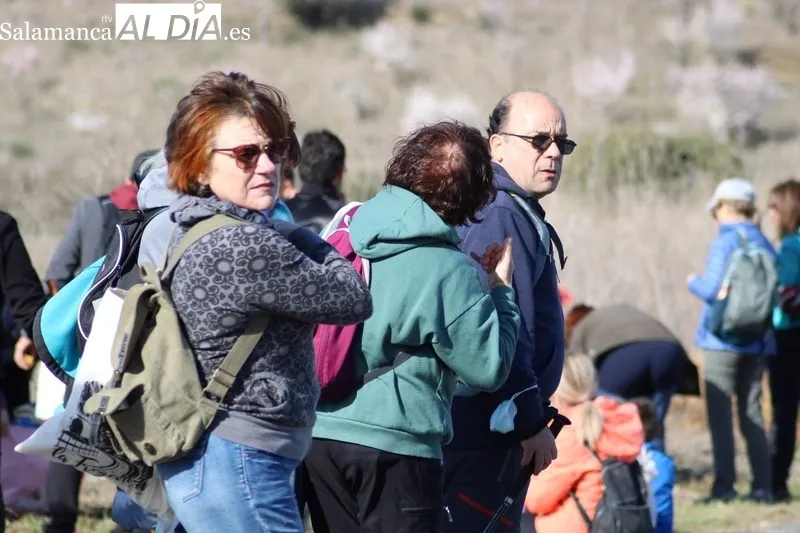 Marcha de senderismo 'Almendros en Flor' en La Fregeneda / CORRAL