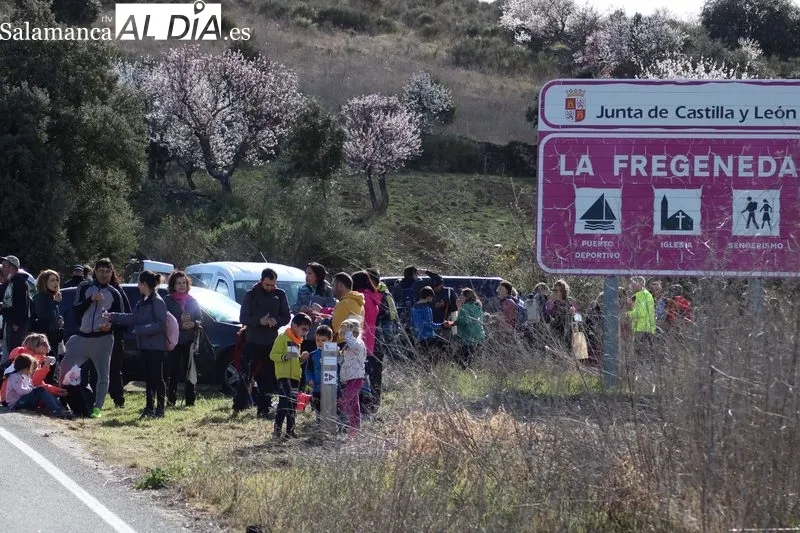 Marcha de senderismo 'Almendros en Flor' en La Fregeneda / CORRAL