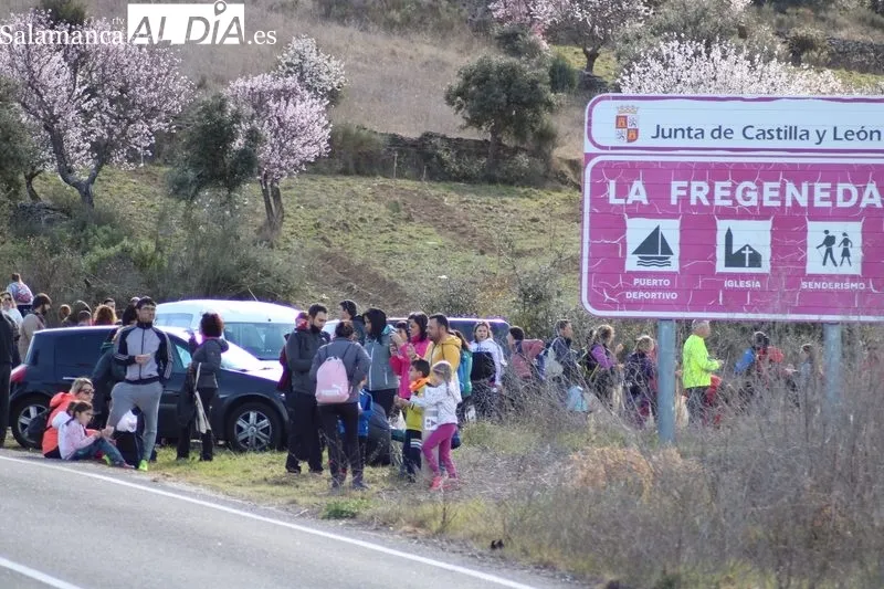 Marcha de senderismo 'Almendros en Flor' en La Fregeneda / CORRAL
