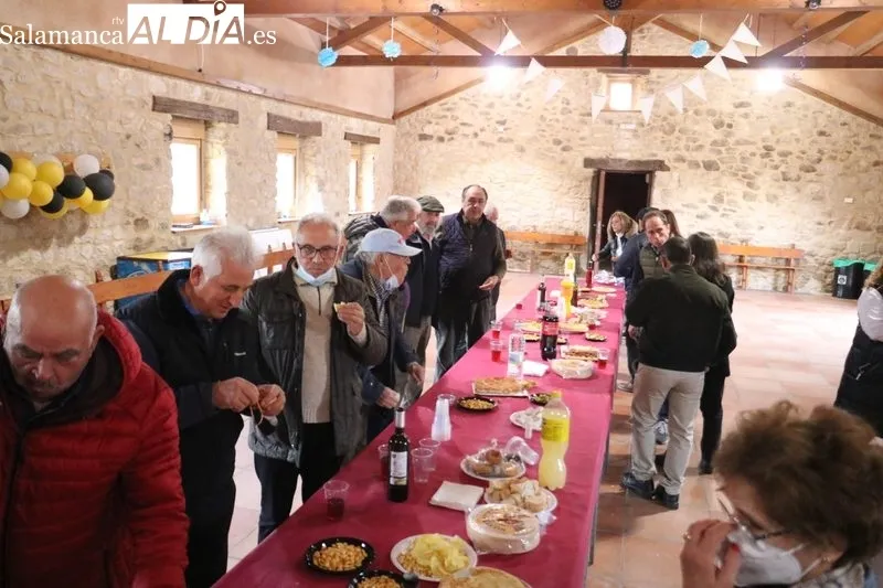 Homenaje de despedia al médico de Cipérez, Virgilo Vidcente Lucas / CORRAL