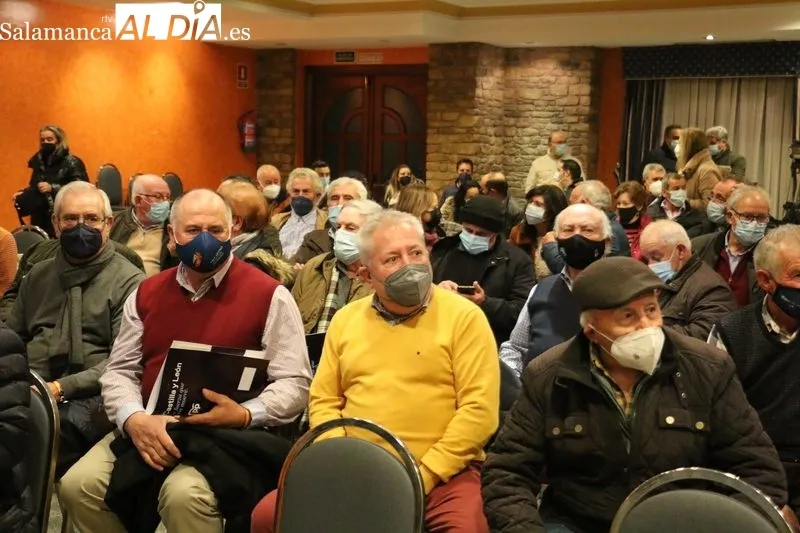 Acto electoral del PP en Vitigudino con Alfonso Fernández Mañueco / CORRAL