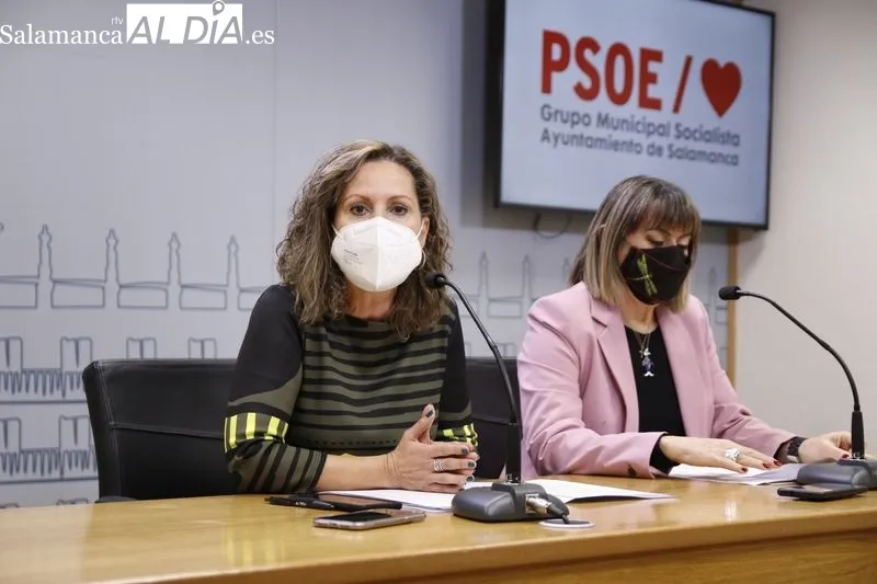 Rueda de prensa en la Sala de la Palabra de Marian Recio y María García, concejalas del PSOE. Foto de David Sañudo
