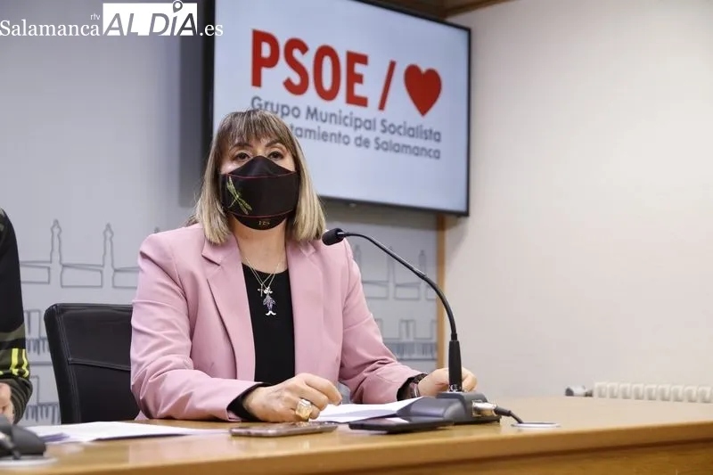 Rueda de prensa en la Sala de la Palabra de Marian Recio y María García, concejalas del PSOE. Foto de David Sañudo