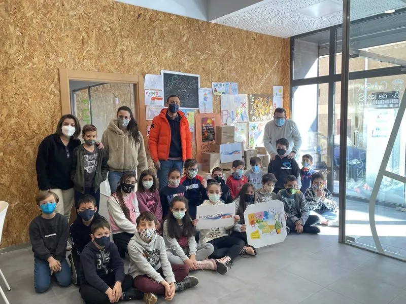 Foto 2 - Ciudad de los Ni&ntilde;os de Carbajosa recauda 500 kg. de material para La Palma