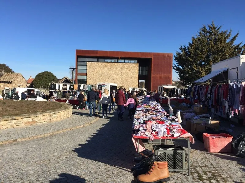 Foto 7 - El fr&iacute;o no impide una buena afluencia al mercadillo de Trabanca