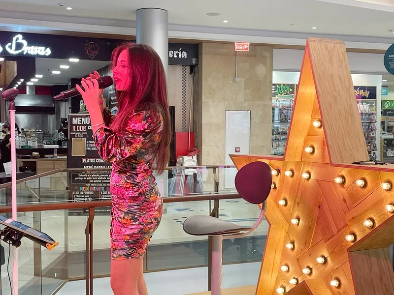 Celebración de San Valentín con música en directo en el Centro Comercial El Tormes