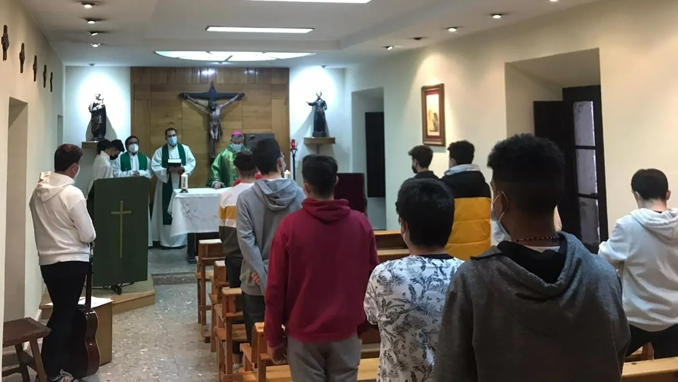 Foto 2 - Jos&eacute; Luis Retana escucha las inquietudes de los alumnos del Seminario