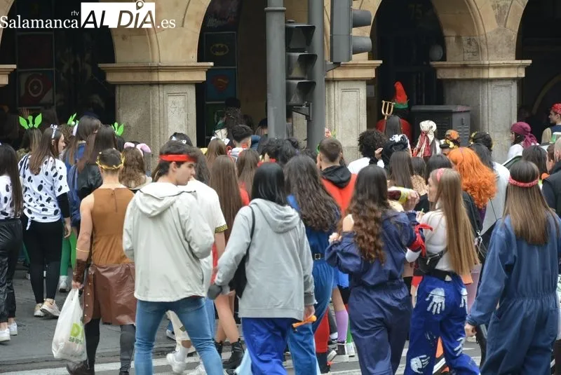 Fiestas de la Facultad de Psicología de la USAL en el centro de Salamanca. Fotos de Vanesa Martins