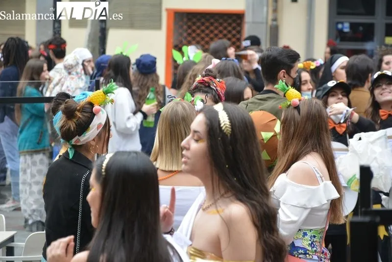 Fiestas de la Facultad de Psicología de la USAL en el centro de Salamanca. Fotos de Vanesa Martins
