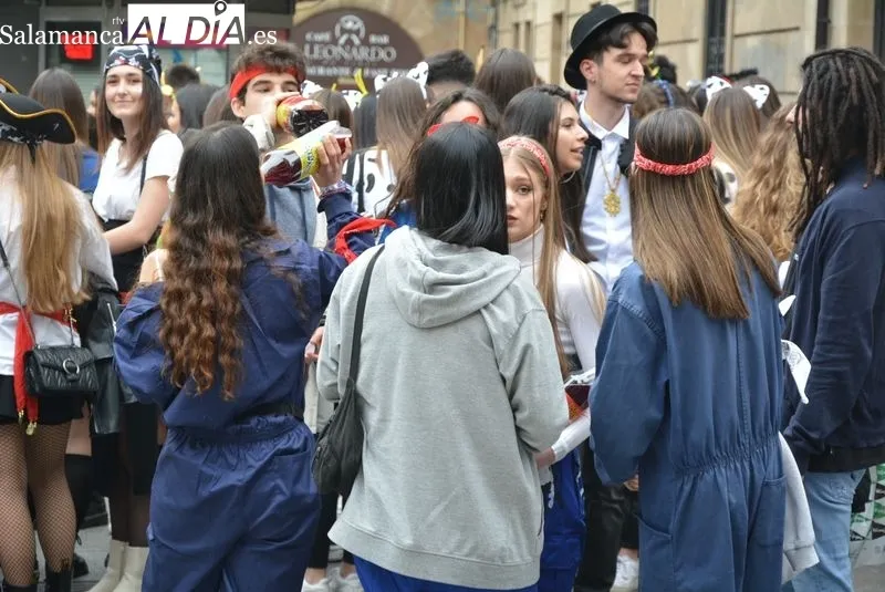 Fiestas de la Facultad de Psicología de la USAL en el centro de Salamanca. Fotos de Vanesa Martins
